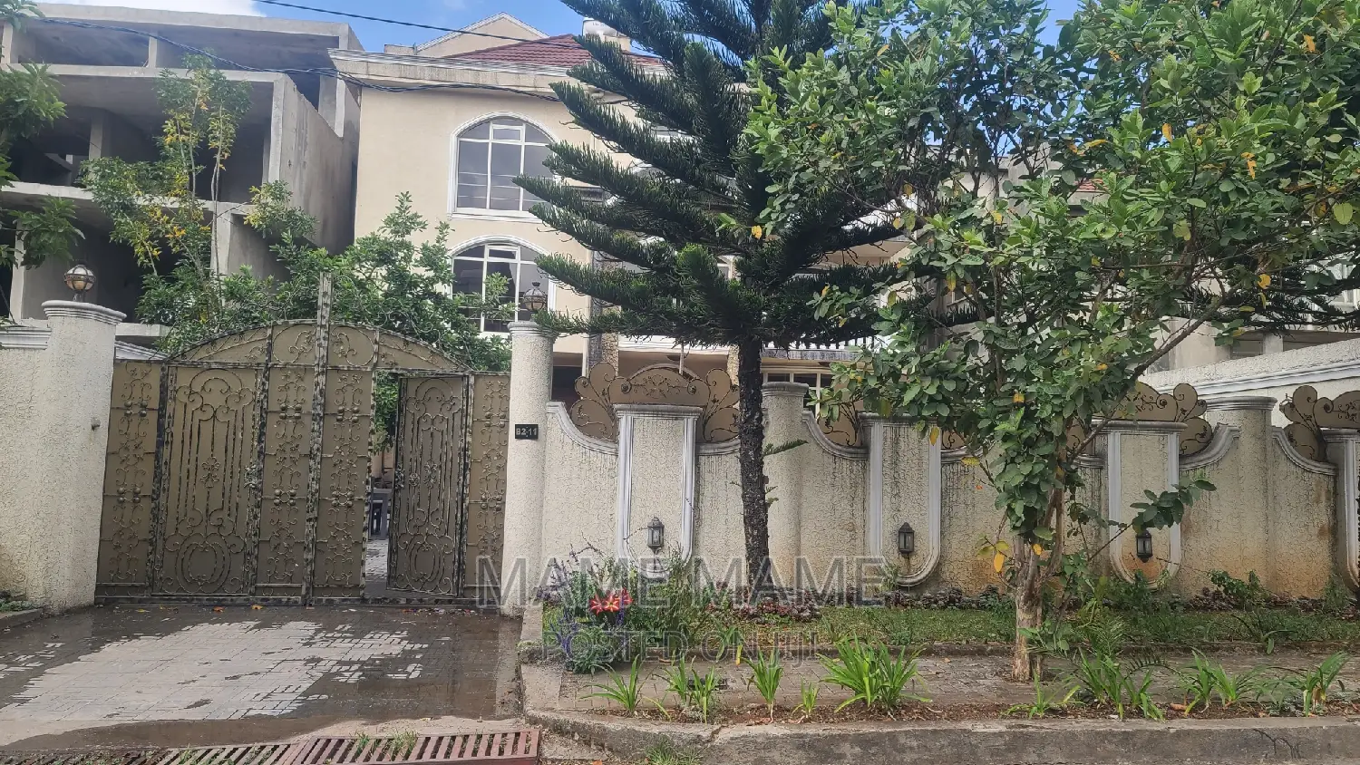 8bdrm Apartment in Addis Abeba, Bole for sale