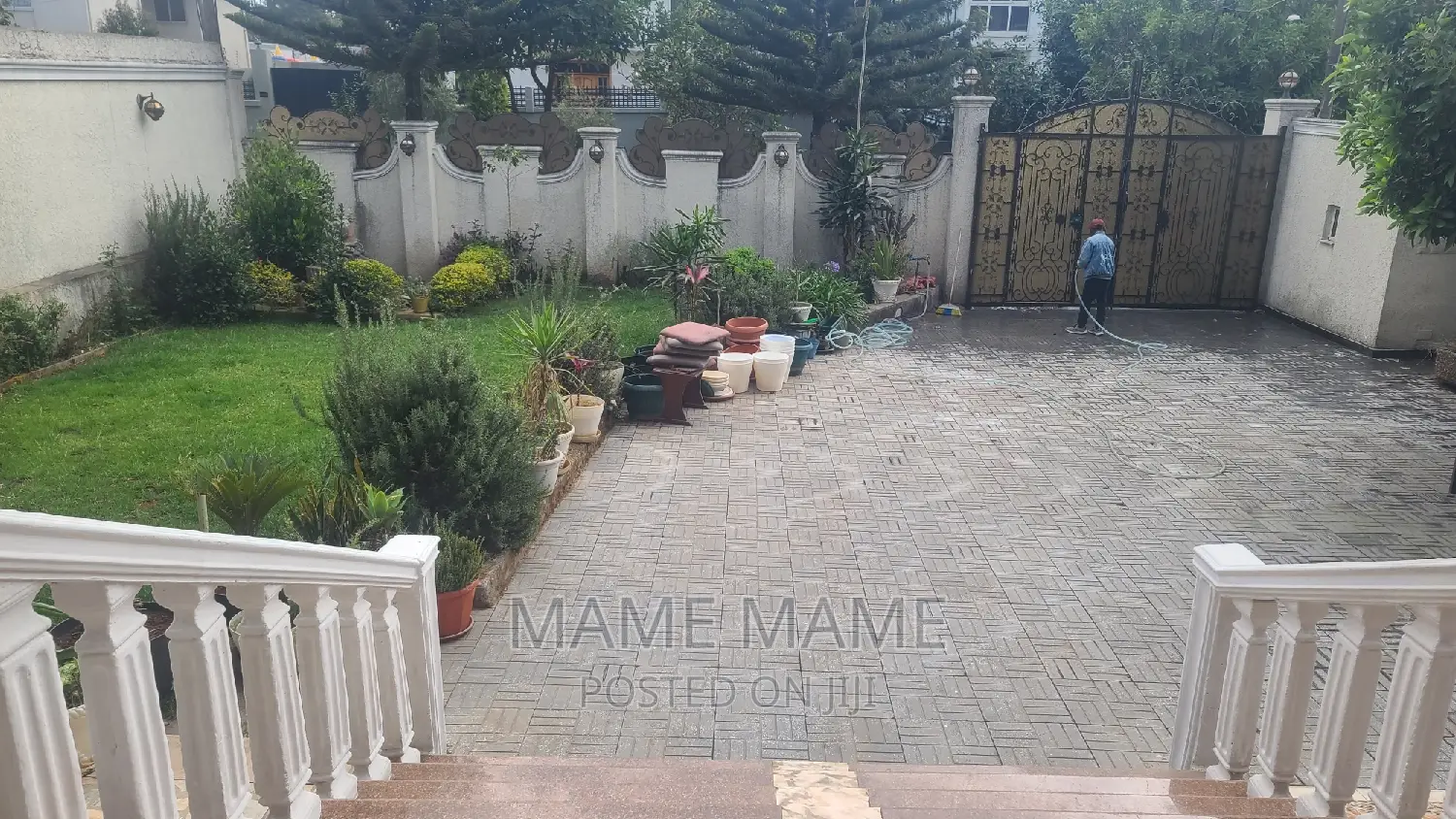 8bdrm Apartment in Addis Abeba, Bole for sale