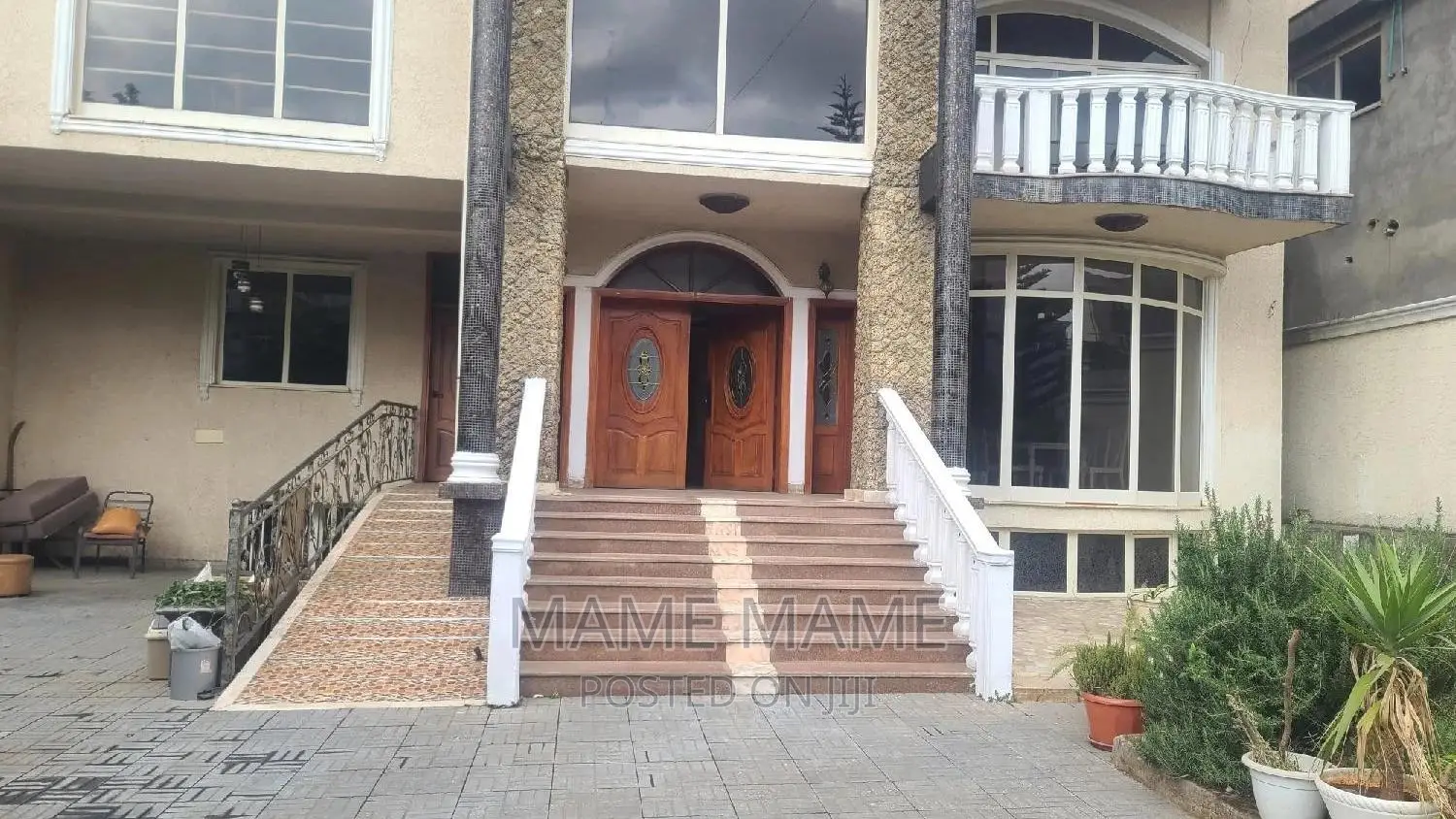 8bdrm Apartment in Addis Abeba, Bole for sale