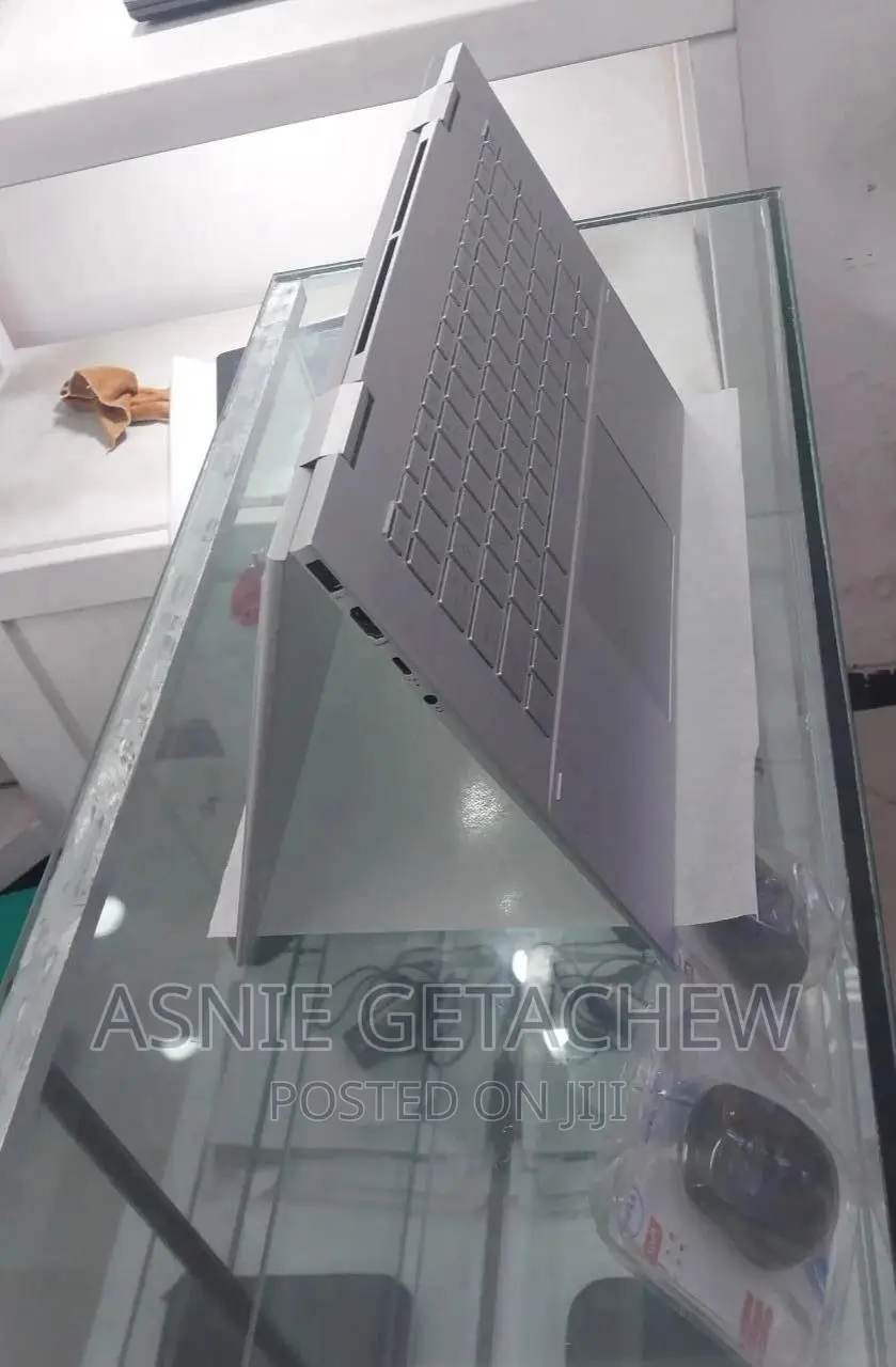New Laptop HP Envy X360 8GB Intel Core i5 SSD 512GB