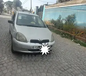 Toyota Vitz 2000 Silver