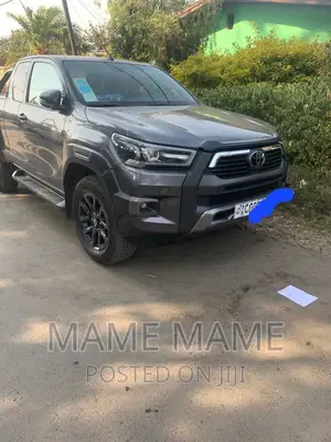 Toyota Hilux 2021 Gray