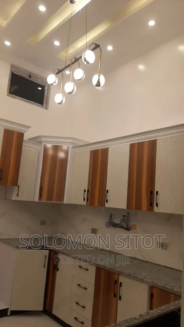 5bdrm Villa in Beautiful House, Yeka for sale