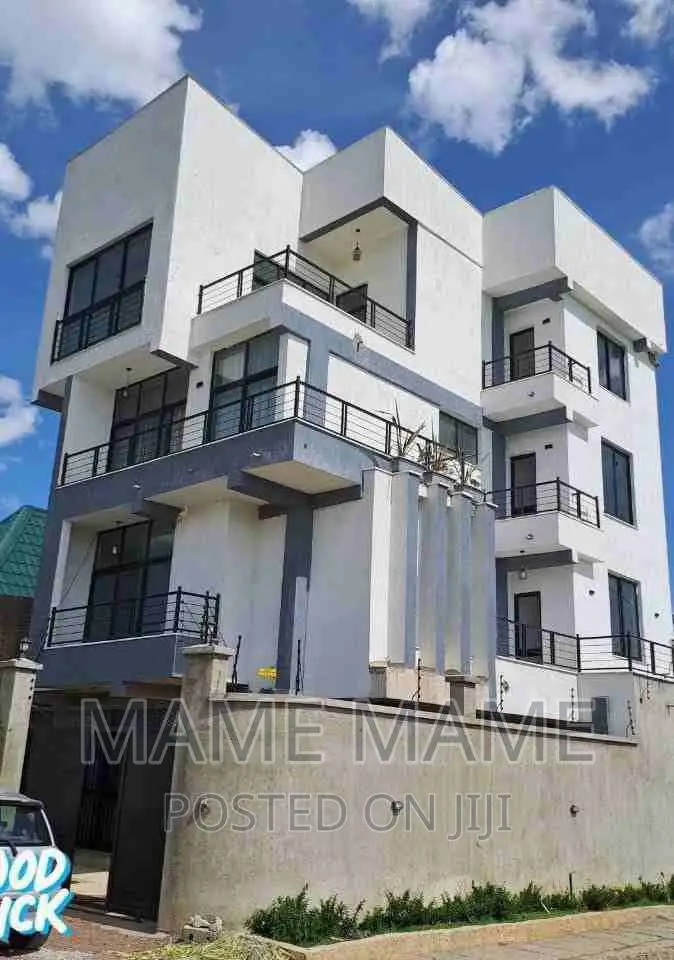 8bdrm House in Addis Abeba, Bole for sale