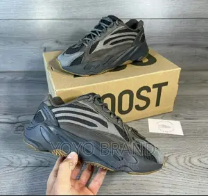 Adidas Yizzey 700 V2