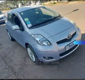 Toyota Yaris 2010 Silver
