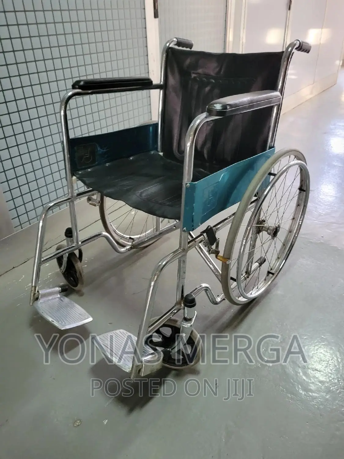 Used Wheelchair/Royce 6 Light Weight Travel Wheelchair