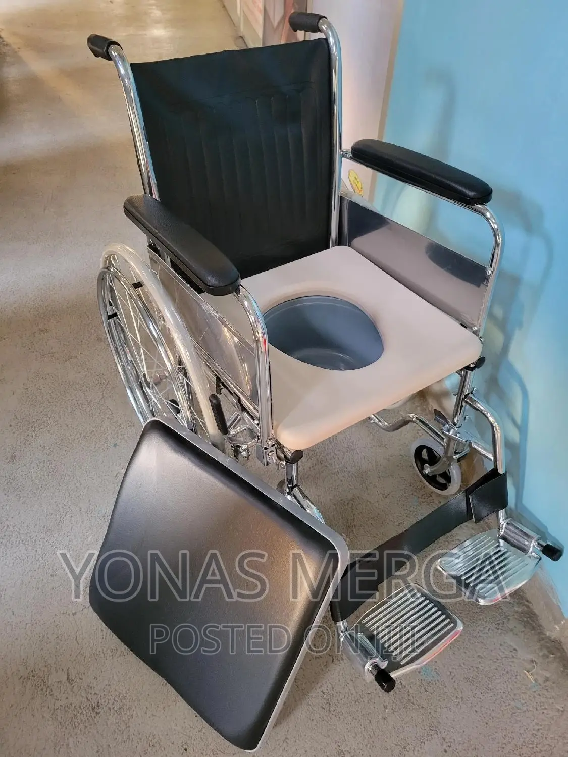 የሚዘረጋ/የሚታጠፍ/Wheelchair/Toilet Wheelchair/Commode Wheelchair