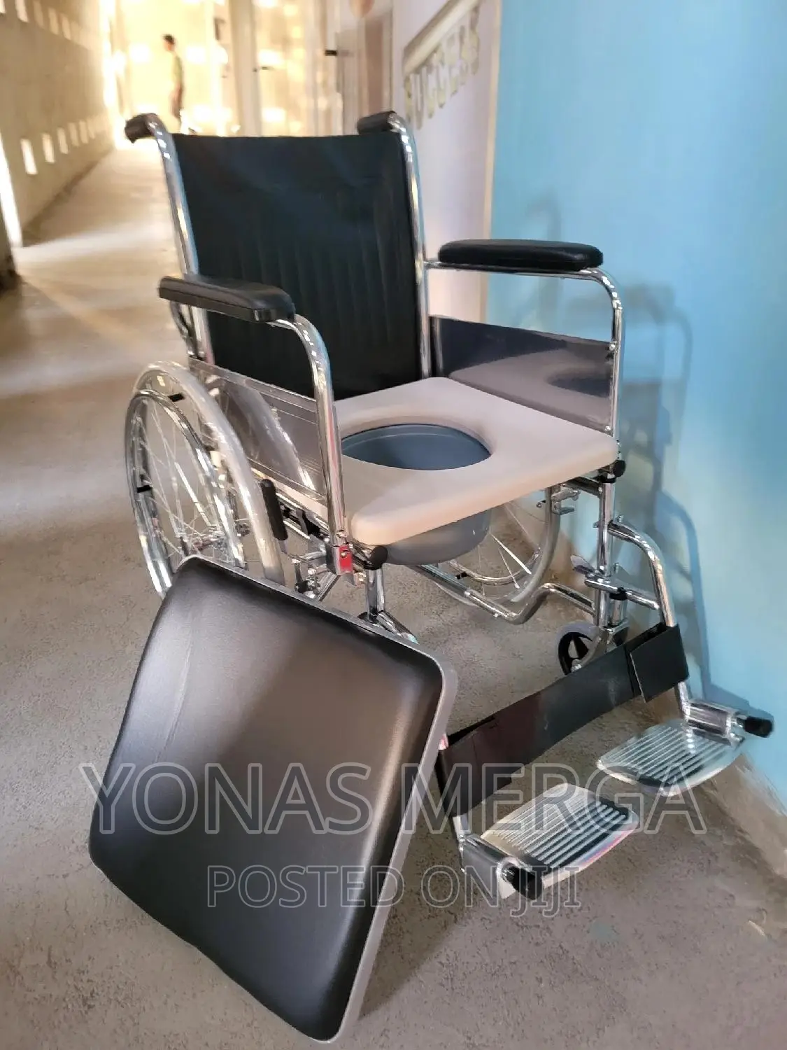 Wheelchair High-end Wheelchair For Patient Care & Monitoring