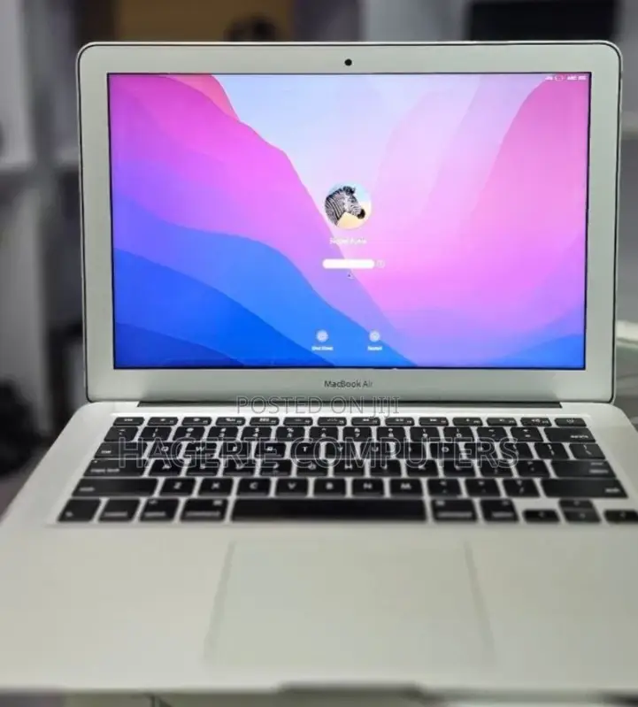 New Laptop Apple MacBook 2017 8GB Intel Core I5 SSD 128GB