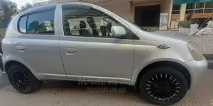 Toyota Vitz 2001 Silver