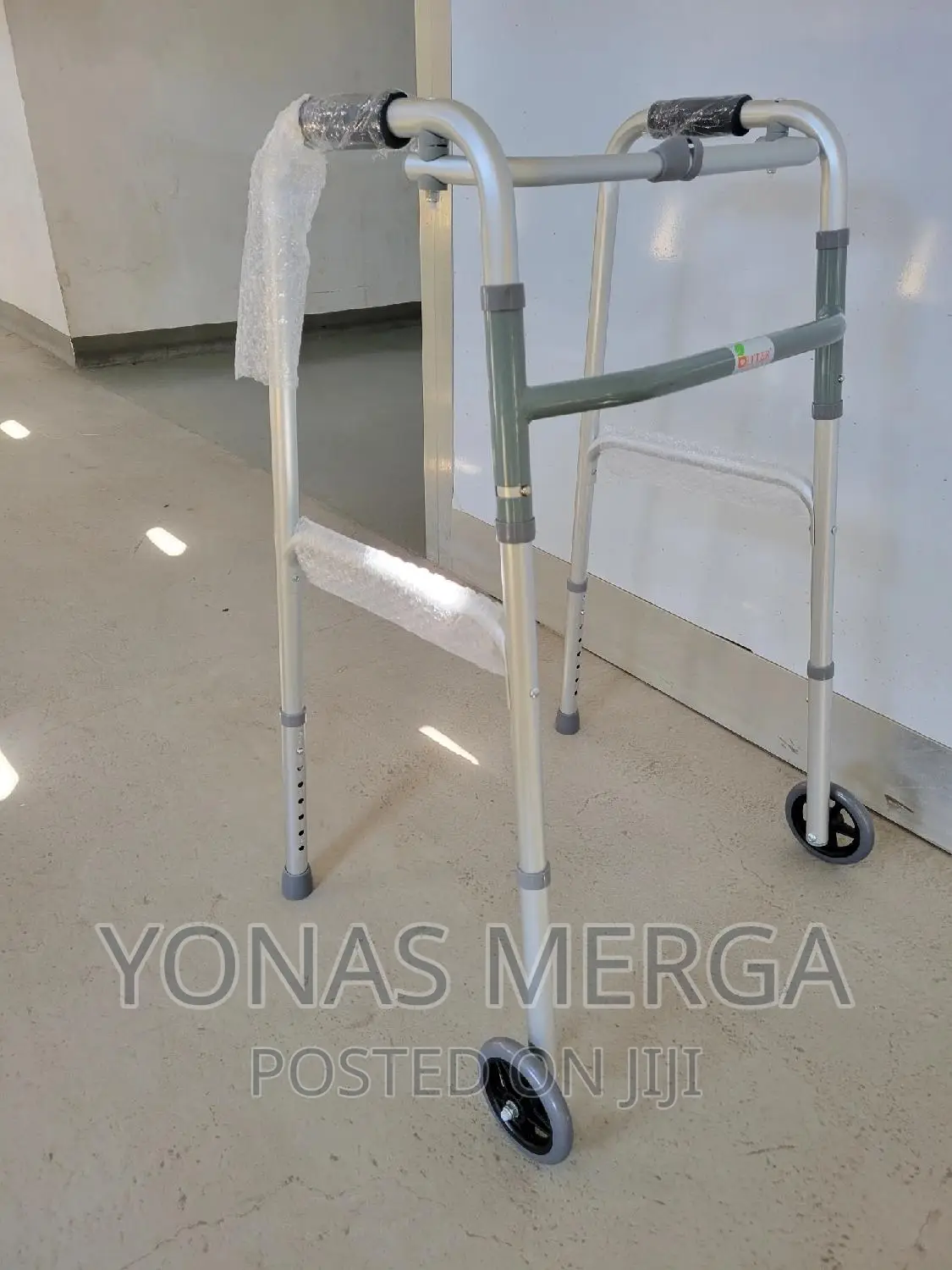 Adjustable Walker Lightweight Easy to Carry
Walker