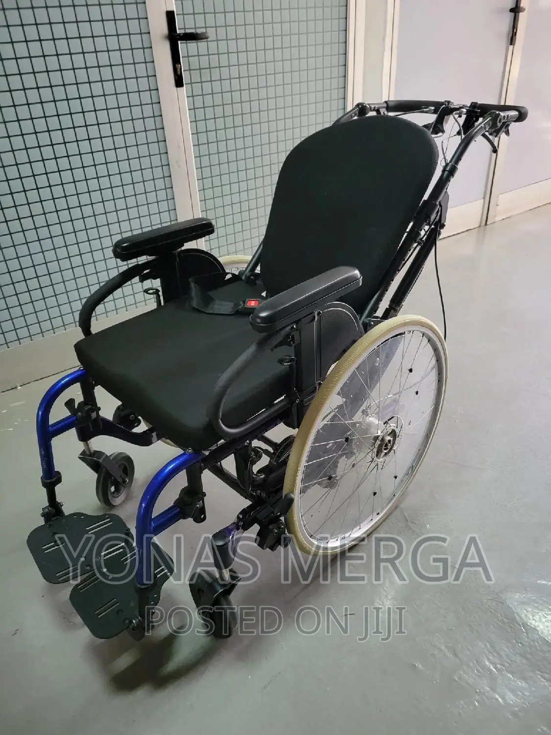 Wheelchair/Wheelchair Strongback 24+Ab Portable Wheelchair