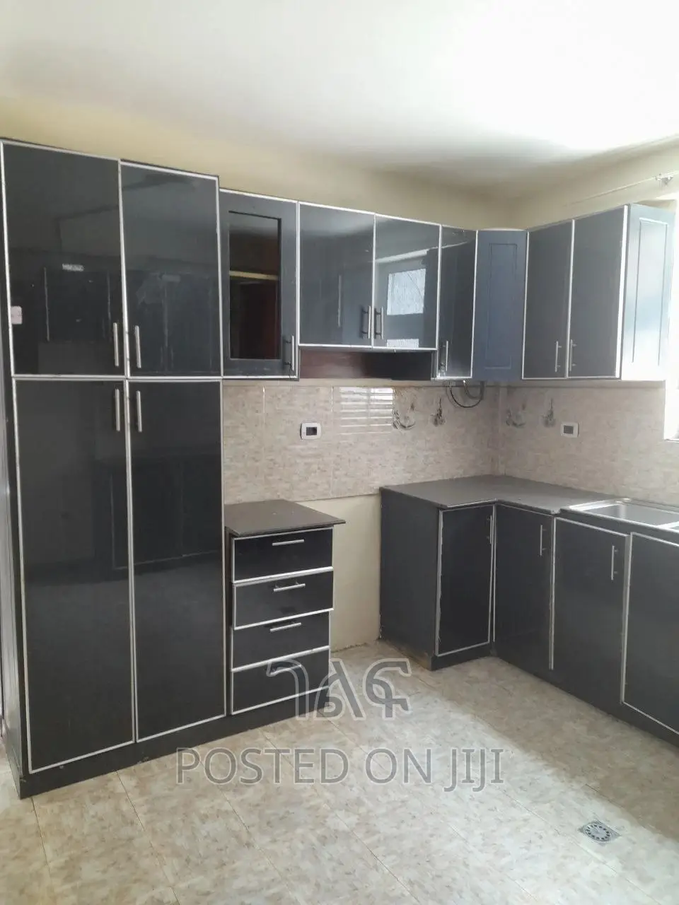 5bdrm Villa in የግል, Bole for sale