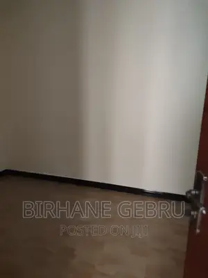 5bdrm House in House, Bole for rent