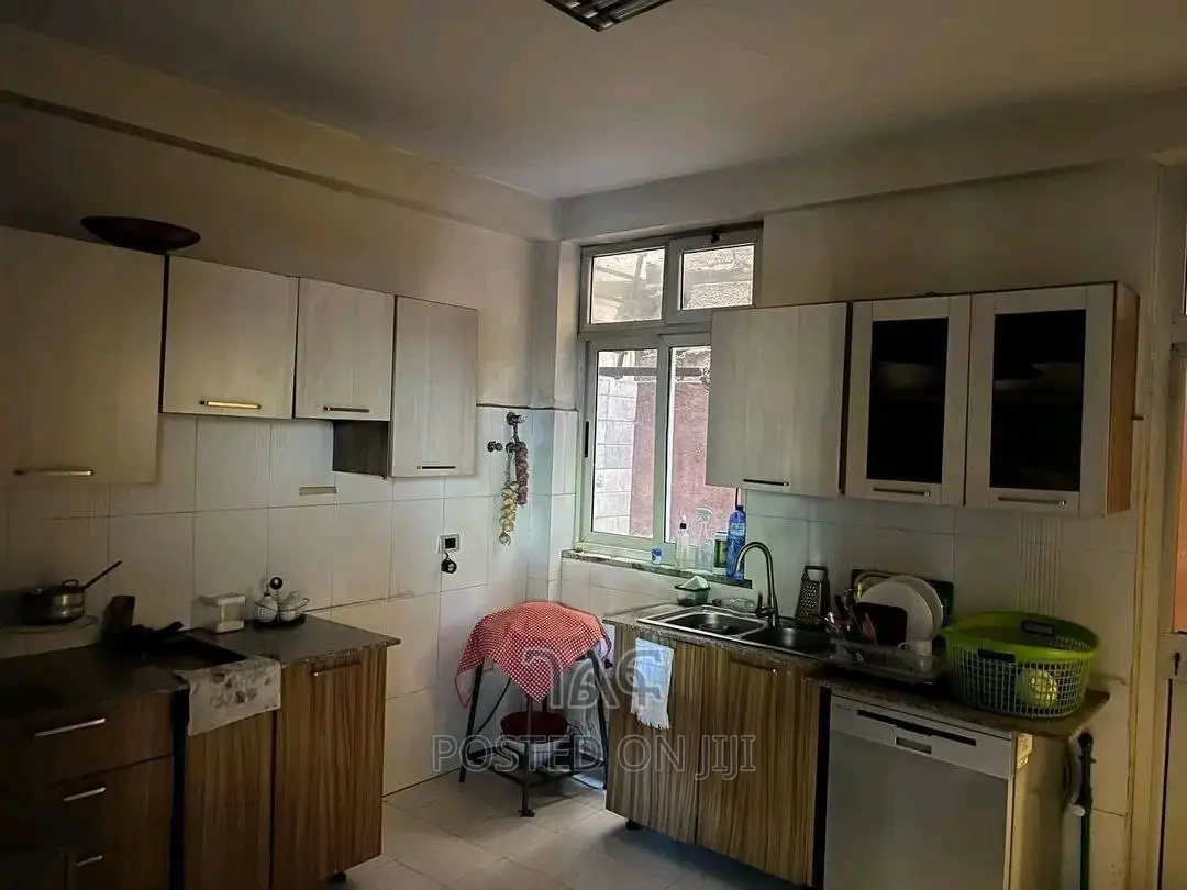 5bdrm House in የግል, Bole for sale
