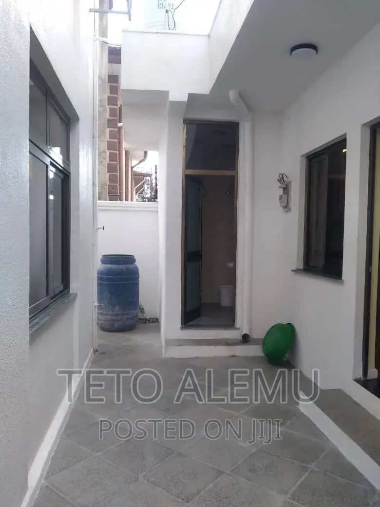 5bdrm House in የሚሸጥ ቤት አያት House, Yeka for sale