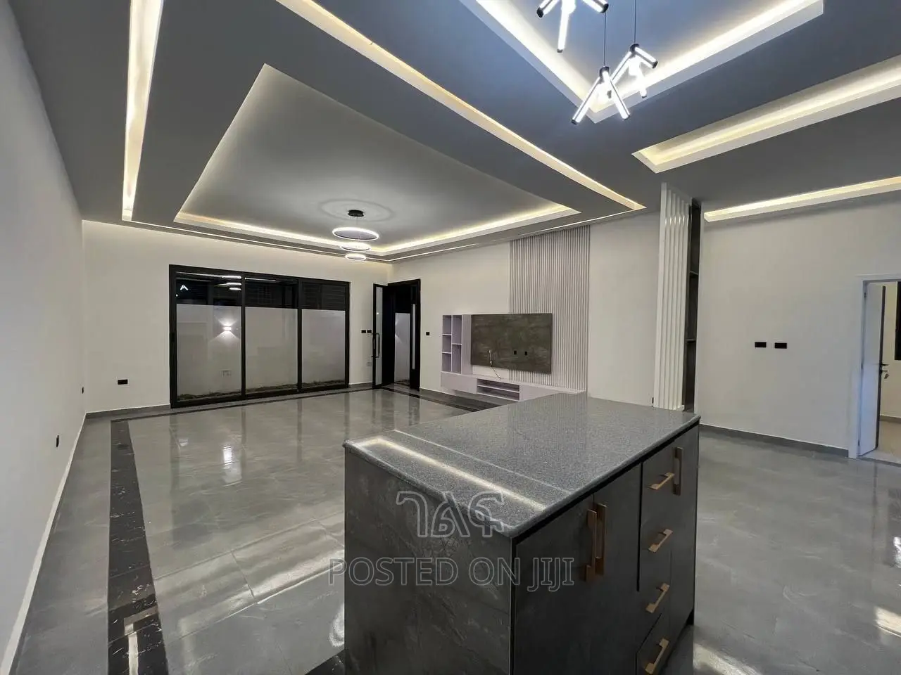 5bdrm Villa in የግል, Bole for sale
