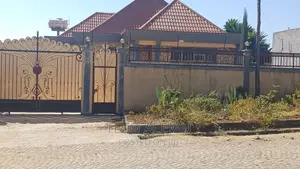 4bdrm Villa in የሚሸጥ ቪላ, Bole for sale
