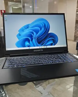 New Laptop Gigabyte AERO 15 16GB Intel Core I7 SSD 512GB