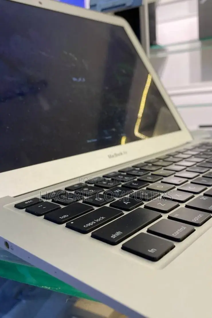 New Laptop Apple MacBook Air 2015 8GB Intel Core i7 SSD 256GB