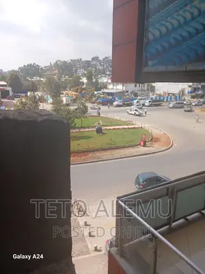 የሚሸጥ ቦታ መገናኛ ሴንቸሪ ሞል ዋና የያዘ ለግምባታ ምቹ