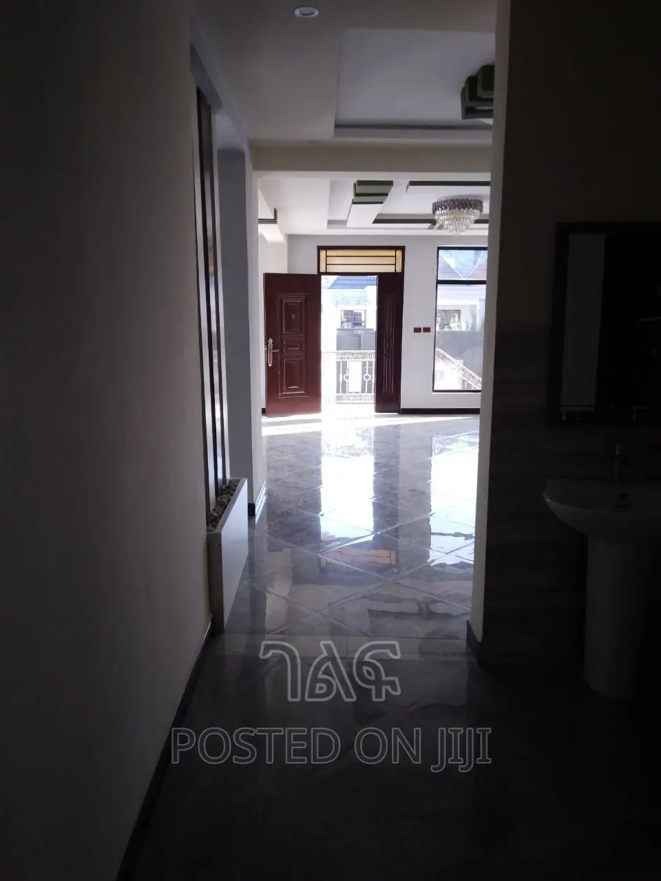 5bdrm House in የግል, Bole for sale
