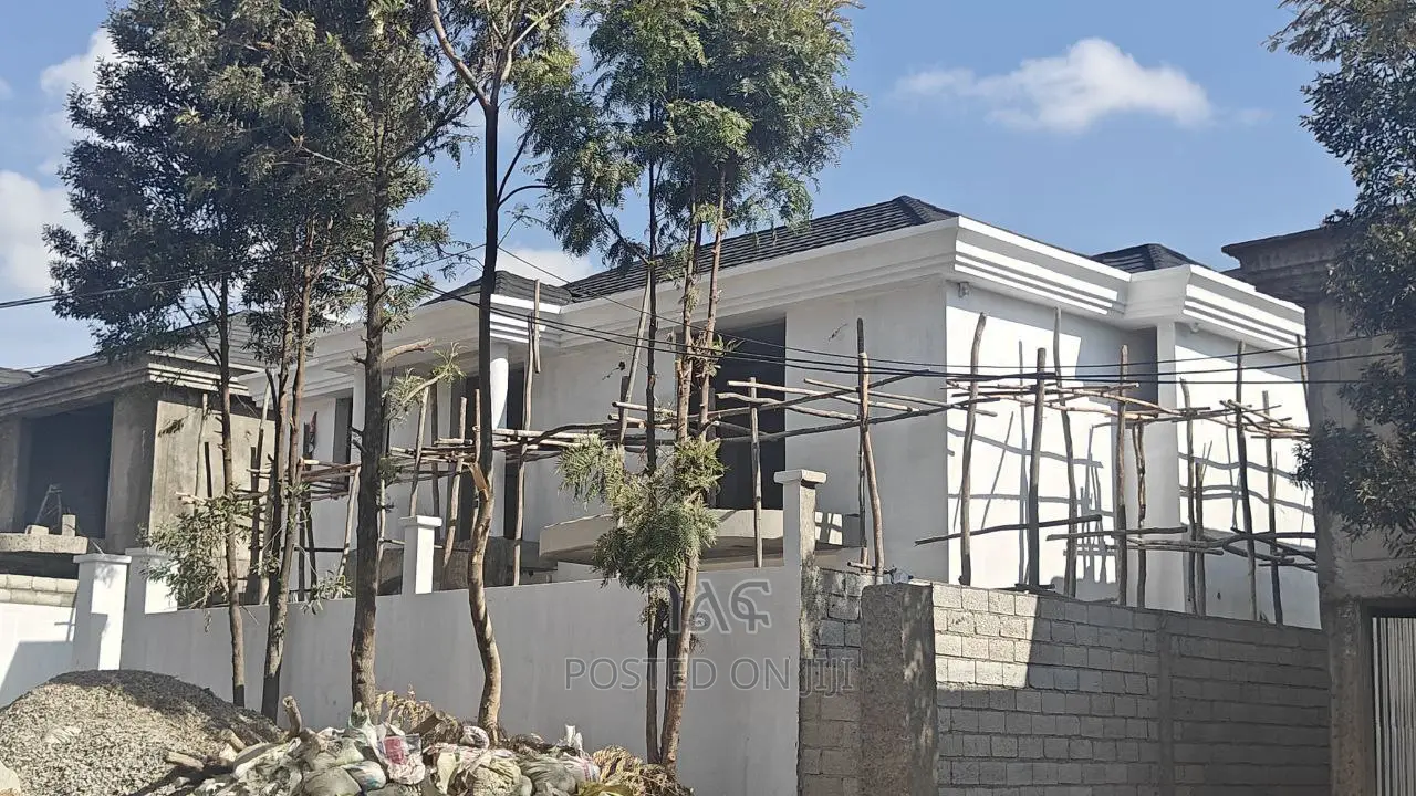 5bdrm House in የግል አያት አዲስ መንደር, Bole for sale