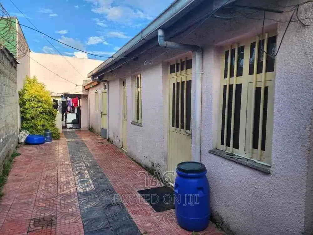 4bdrm House in የግል/ከአያት የተገዛ, Bole for sale