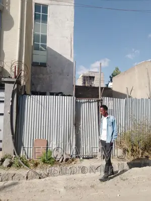 የሚሸጥ ቦታ አያት 49 አካባቢ