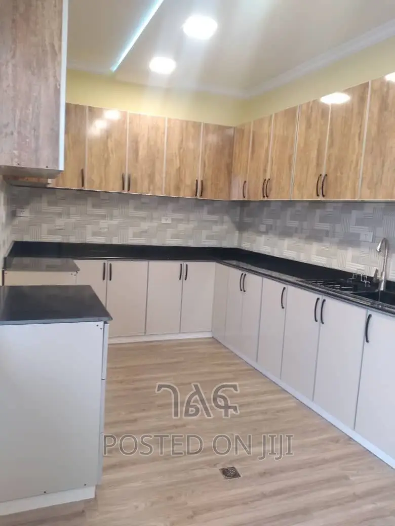 4bdrm House in የግል, Bole for sale