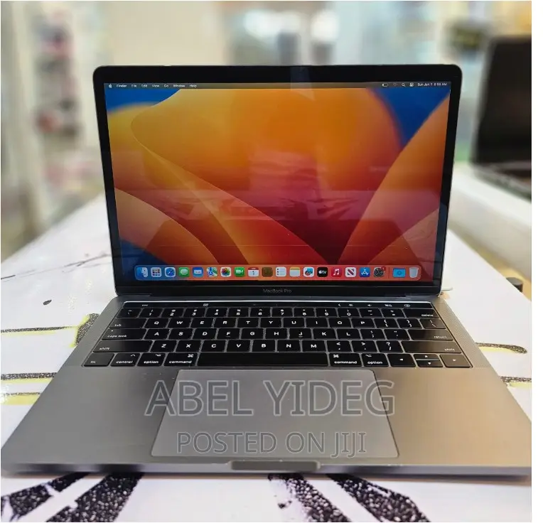 New Laptop Apple MacBook Pro 2017 16GB Intel Core I7 SSD 256GB