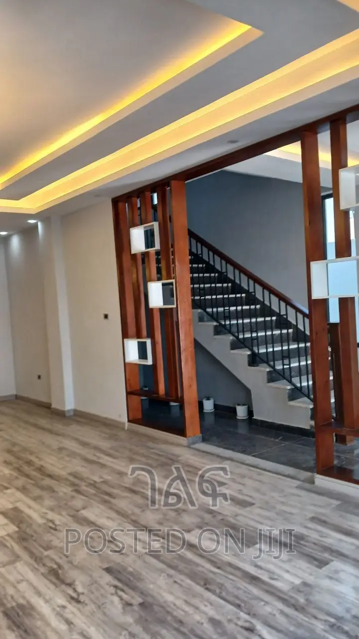 5bdrm House in የግል, Bole for sale