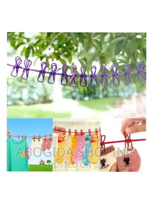 Elastic Laundry Rope With 12 Clothespins