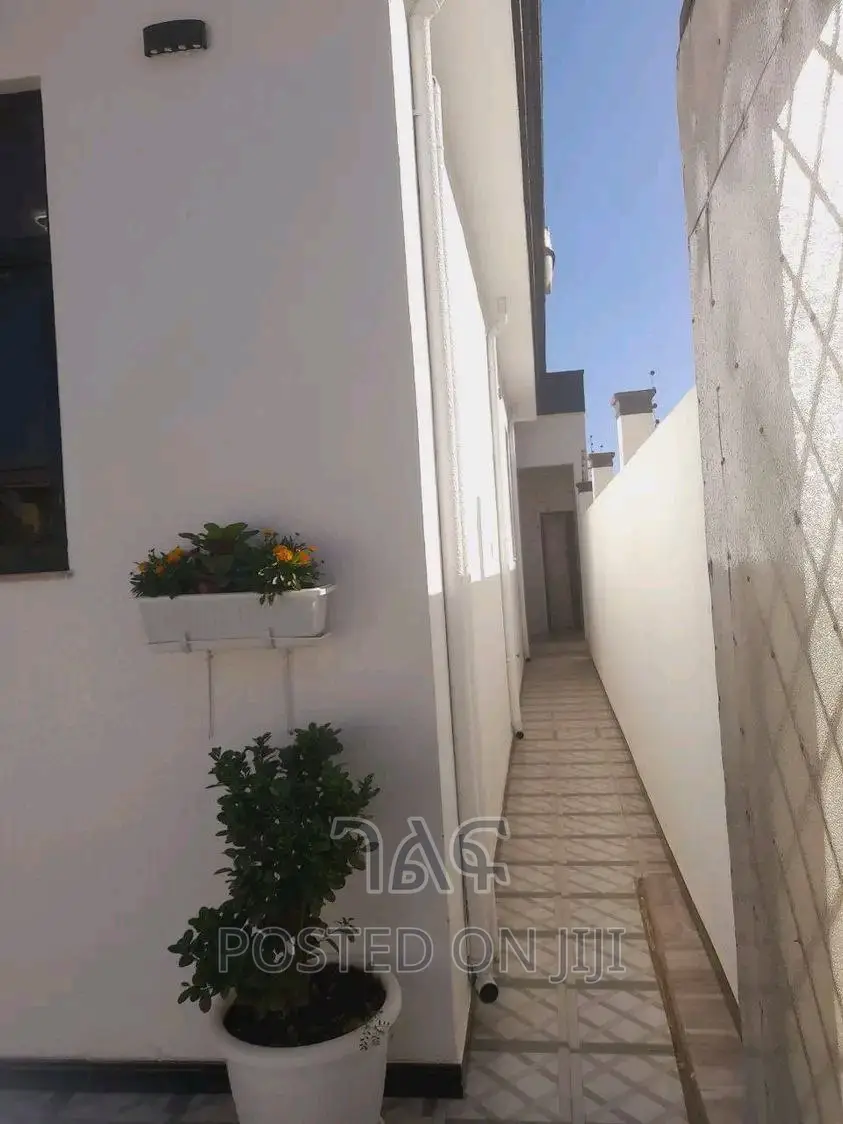 3bdrm Villa in 🏘አስቸኳይ የሚሸጥ
 ሳሚት ፍየል, Bole for sale