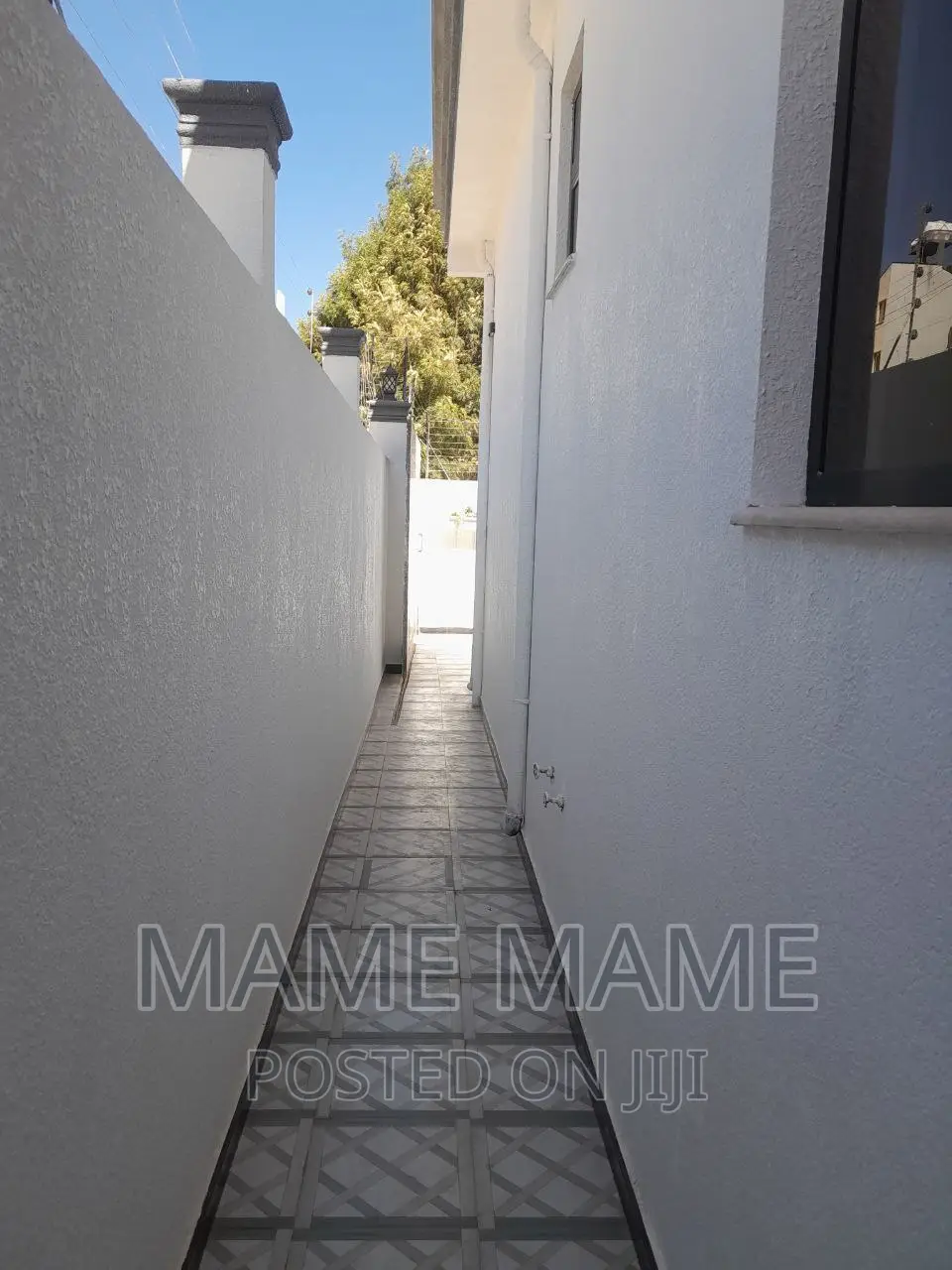5bdrm Villa in Addis Abeba, Bole for sale