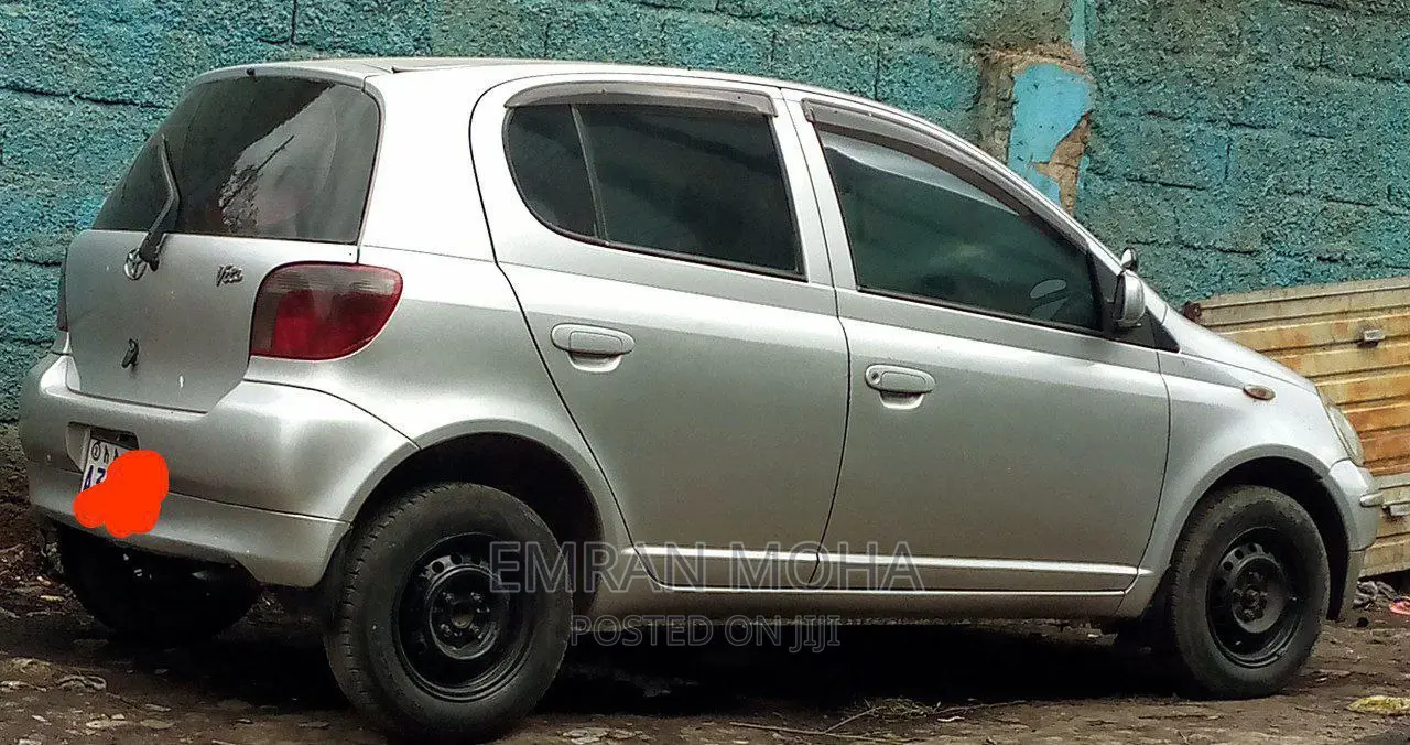 Toyota Vitz 2001 Silver