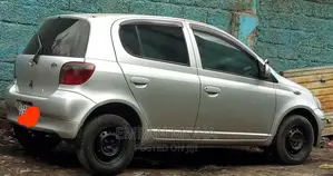 Toyota Vitz 2001 Silver