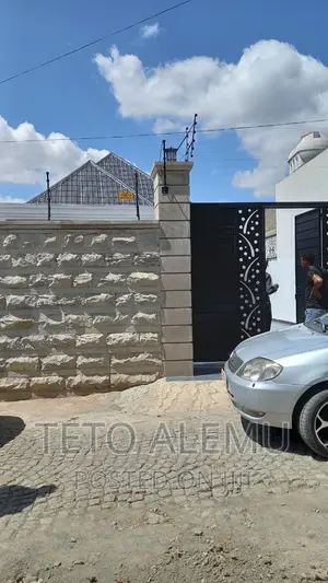 5bdrm Villa in የሚሸጥ ቪላ Cmc, Bole for sale