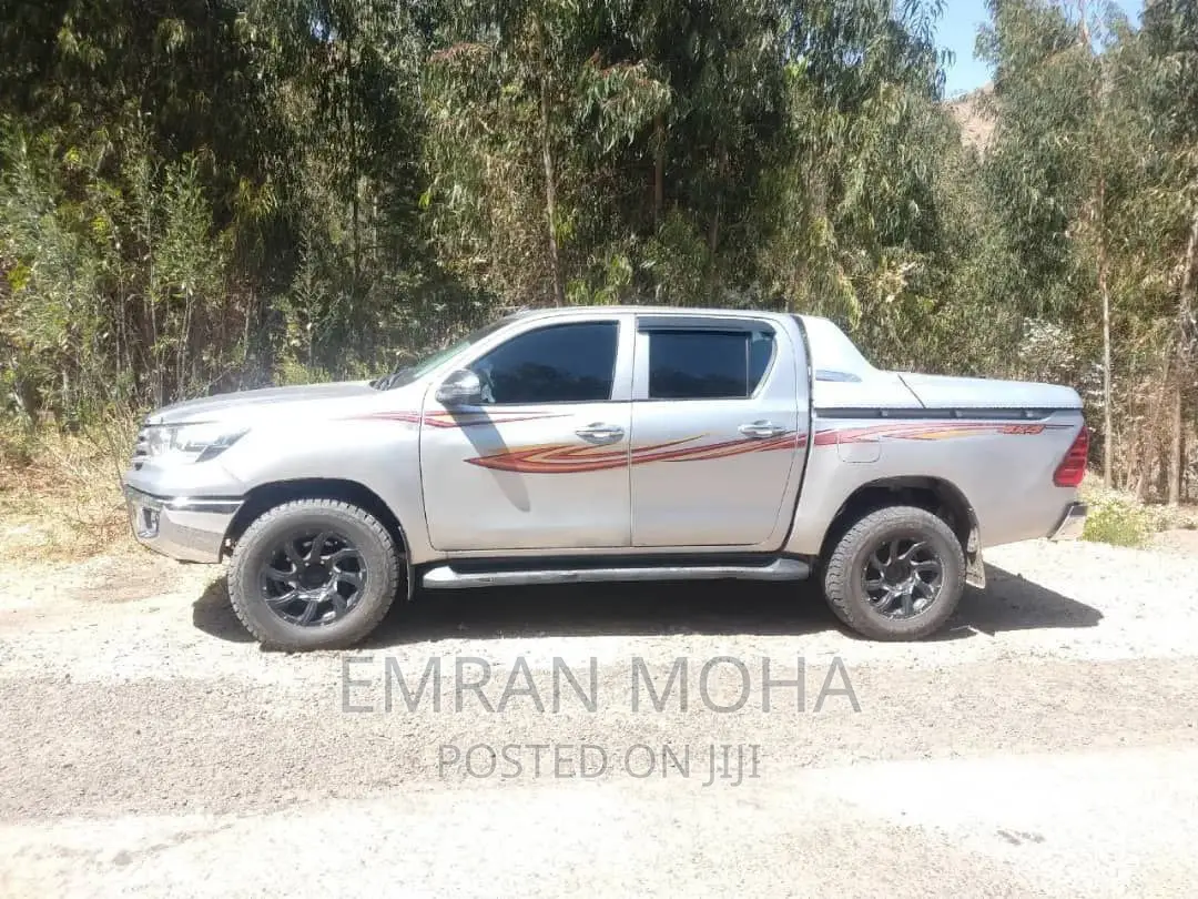 Toyota Hilux 2018 Gray