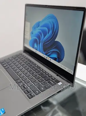 New Laptop Dell Inspiron 13 7370 8GB Intel Core I3 SSD 256GB