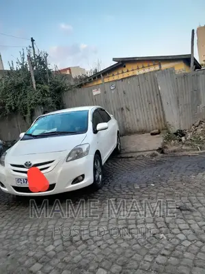 Toyota Yaris 2010 White