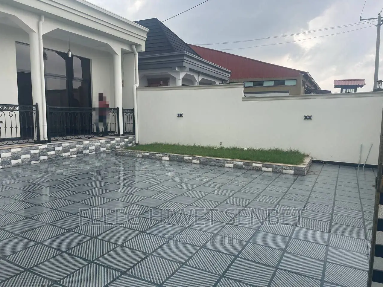 5bdrm Villa in Adiss Abeba, Bole for sale
