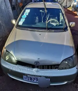 Toyota Platz 2001 White