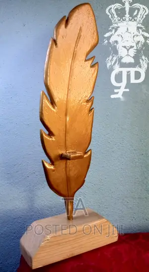 Office Sculpture Pen Holder