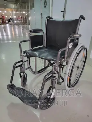 Very Good Condition Lightweight Foldable Wheelchair