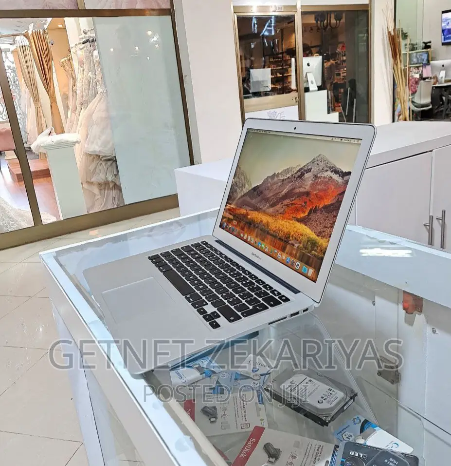 New Laptop Apple MacBook Air 2017 8GB Intel Core i5 SSD 128GB