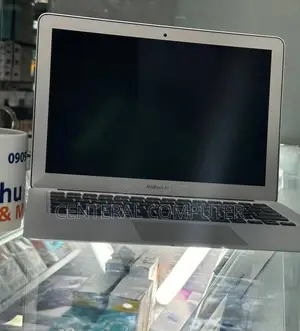 New Laptop Apple MacBook 2017 8GB Intel Core I5 SSD 256GB