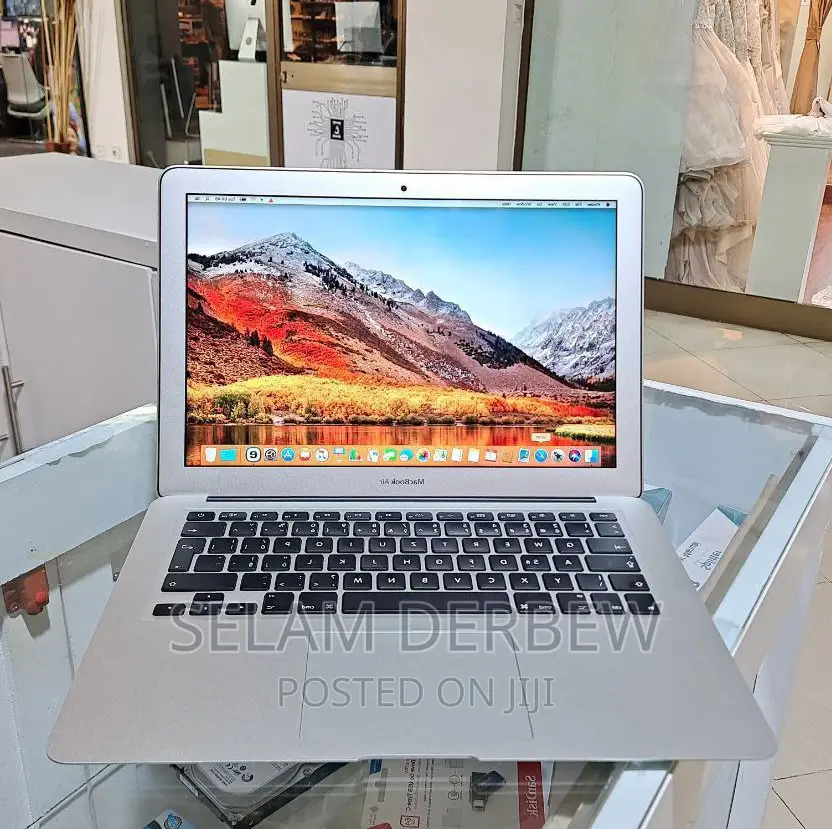 New Laptop Apple MacBook 2017 8GB Intel Core I5 SSD 128GB