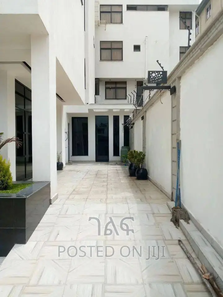 7bdrm House in House For Sale, Yeka for sale